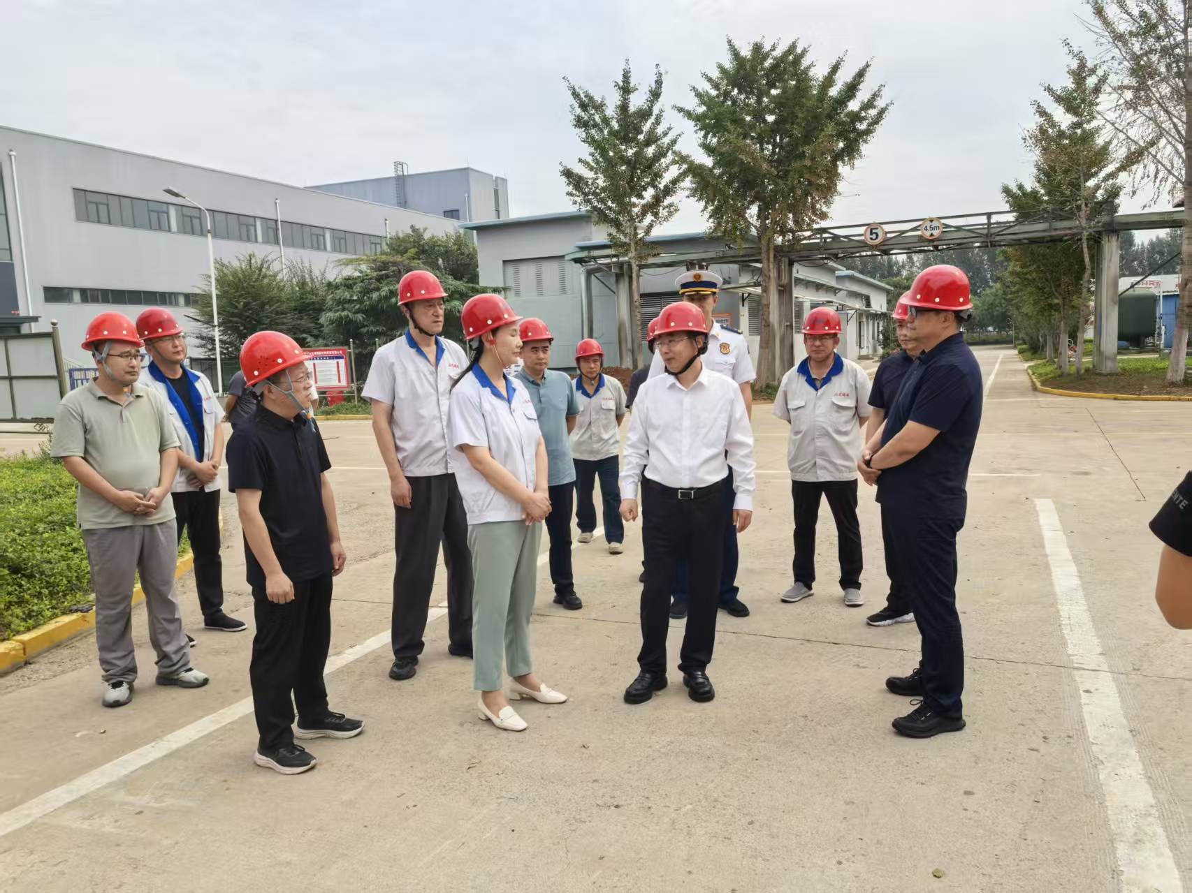 县委书记在国庆、中秋双节期间到公司调研
